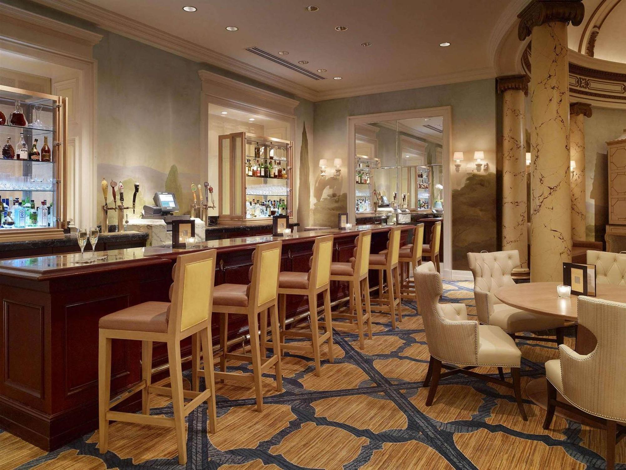 Fairmont San Francisco Hotel Exterior foto The bar at the Four Seasons Hotel, Washington, D.C.