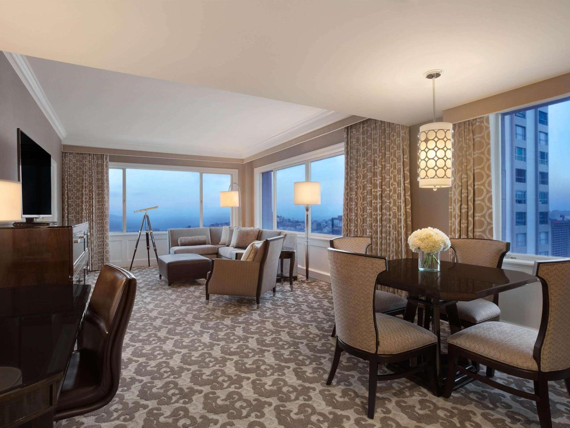 Fairmont San Francisco Hotel Exterior foto A suite at the JW Marriott Detroit Renaissance Center