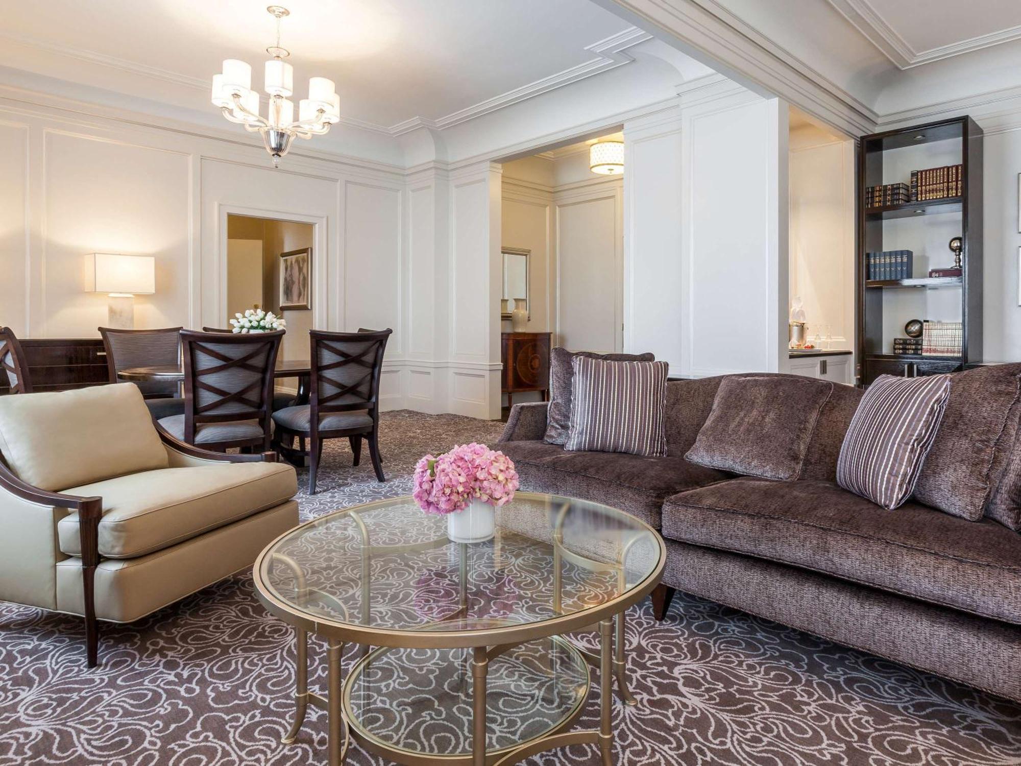 Fairmont San Francisco Hotel Exterior foto A living room in a suite at The Ritz-Carlton, Boston